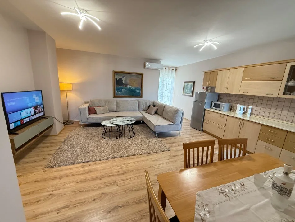 Tirane, jepet me qera apartament 1+1 Kati 10, 57 m² 600 € (Perballe Ambasades Amerikane)