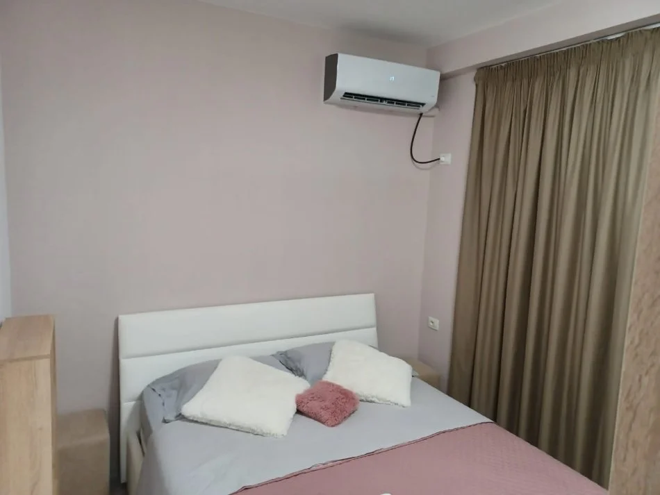 Tirane, jepet me qera garsonier 1+1 Kati 1, 400 € (2-palmat Astir)