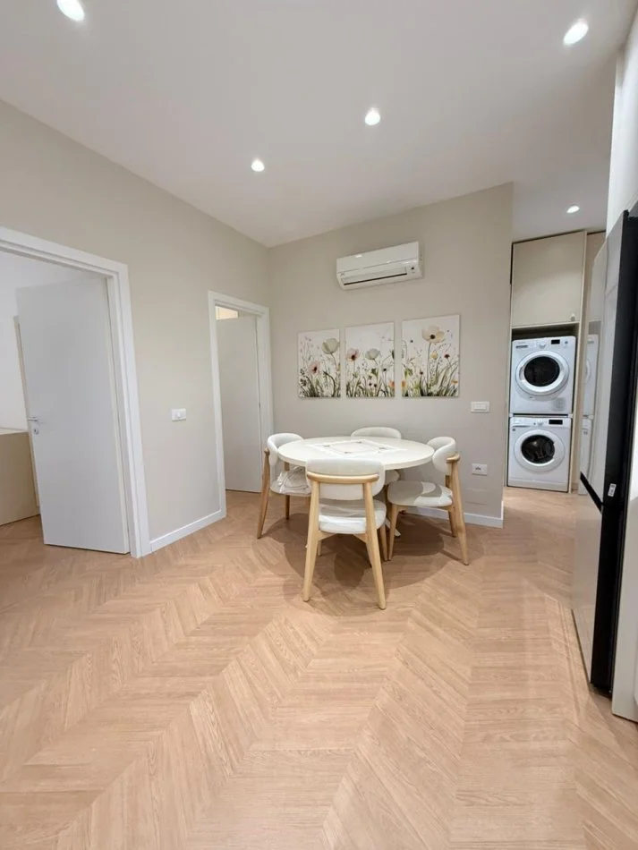 Tirane, jepet me qera apartament 2+1 Kati 4, 90 m² 1.100 € (Liqeni i Thate)