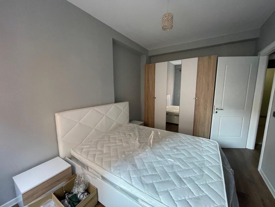 Tirane, jepet me qera apartament 1+1+Ballkon Kati 2, 55 m² 400 € (Astir te Bar Oslo)
