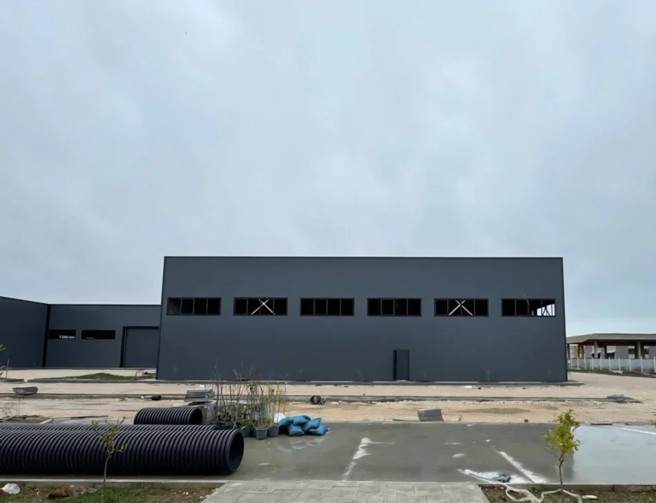 Durres, jepet me qera magazine Kati 0, 1.870 m² 4.150 € (Fllake)