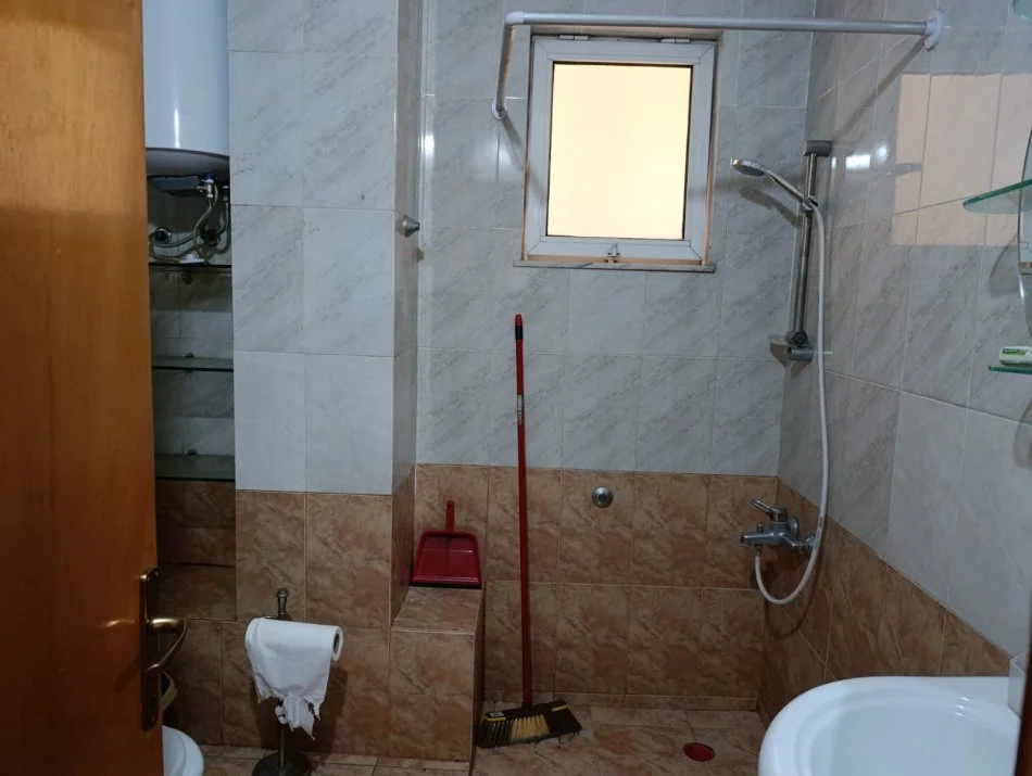 Tirane, jepet me qera apartament 2+1 Kati 3, 135 m² 500 € 