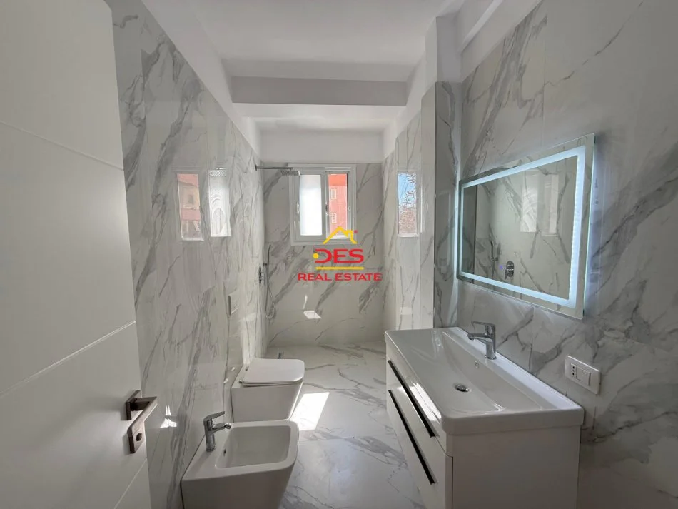 Vlore, shitet apartament 2+1+Ballkon Kati 2, 102 m² 165.000 € (Rruga gjergj Arianiti)