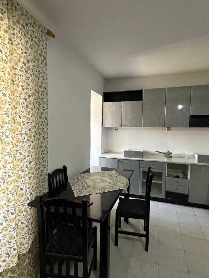 Tirane, jepet me qera apartament 2+1+Ballkon Kati 5, 75 m² 400 € (Rr. Idriz Dollaku)