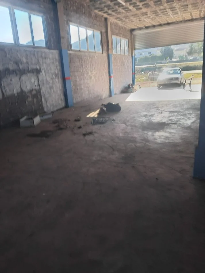 Tirane, jepet me qera magazine Kati 0, 400 m² 1.200 € (Vore)