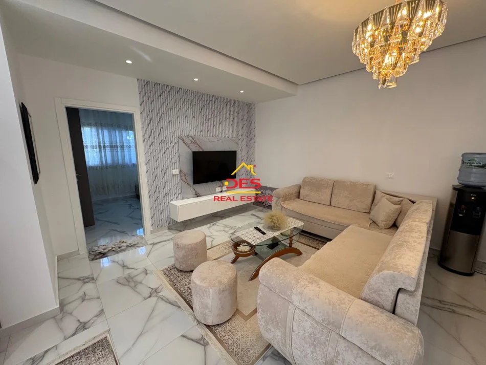 Vlore, jepet me qera apartament 1+1+Ballkon Kati 0, 65 m² 350 € (Rruga Pavarsia)