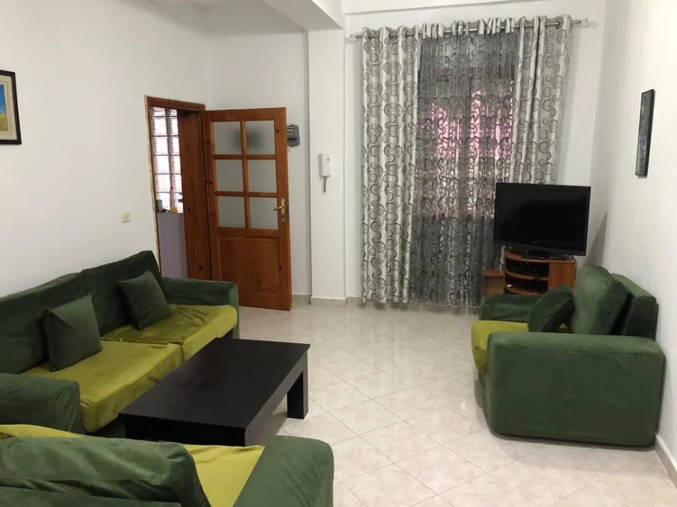 Tirane, jepet me qera apartament 1+1 Kati 1, 70 m² 350 € (Sauk I Ri ,rruga 3 Vllezerit Kondi)