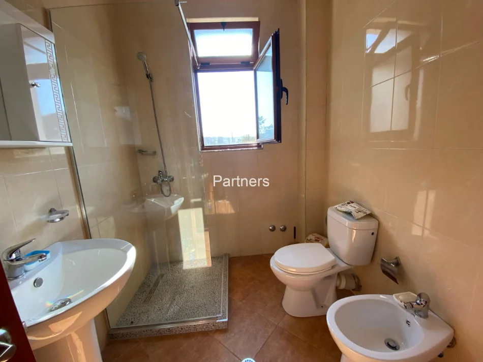 Tirane, jap me qera shtepi 2+1 Kati 2, 97 m² 500 € (rruga ali shefqeti)