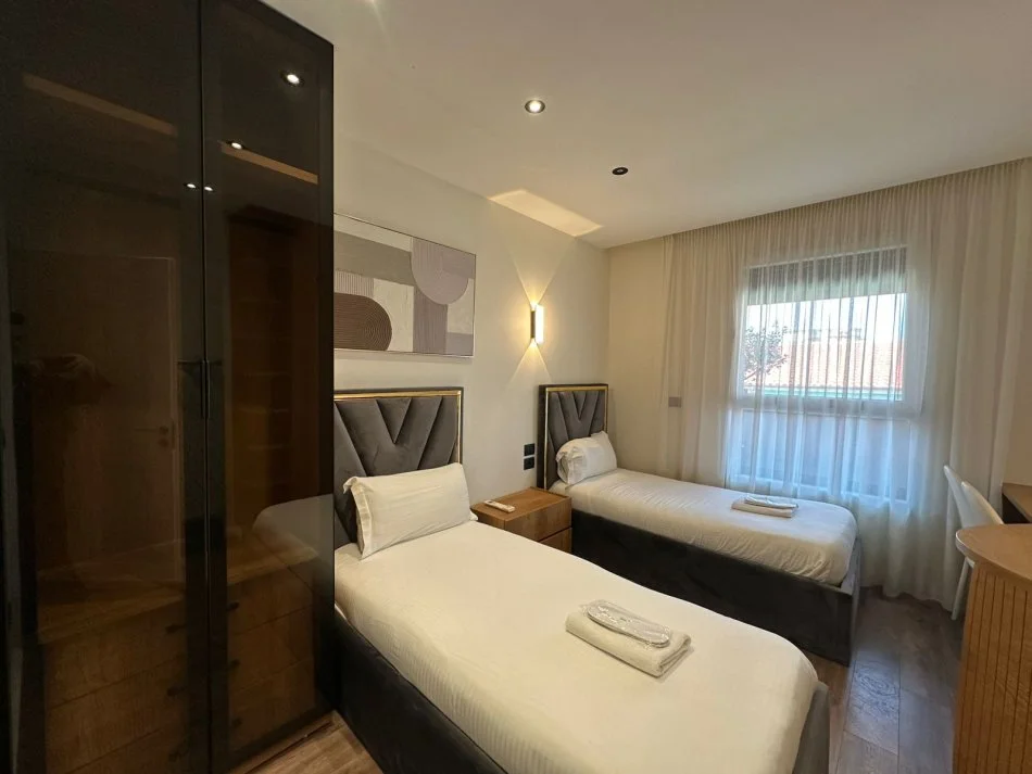 Tirane, jepet me qera apartament 2+1 Kati 5, 100 m² 1.500 € (Rruga Abdi Toptani)