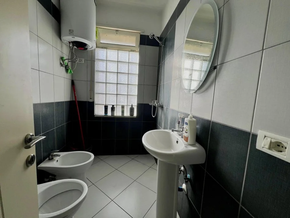 Tirane, shitet apartament 1+1+Ballkon Kati 1, 77 m² 80.000 € (Zyber Shima)