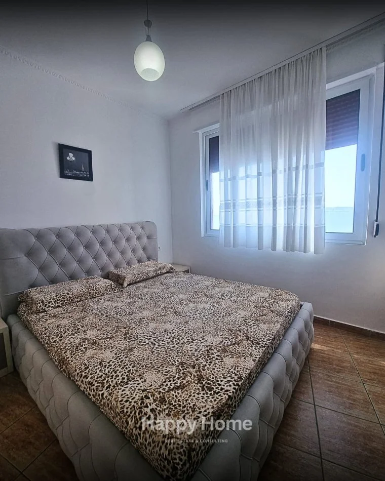 Durres Plazh, jepet me qera apartament 1+1+Ballkon Kati 7, 79 m² 500 € (Shkembi Kavajes)