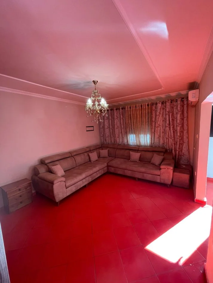 Tirane, jepet me qera garsonier 1+1 Kati 4, 45 m² 300 € (Porcelan)