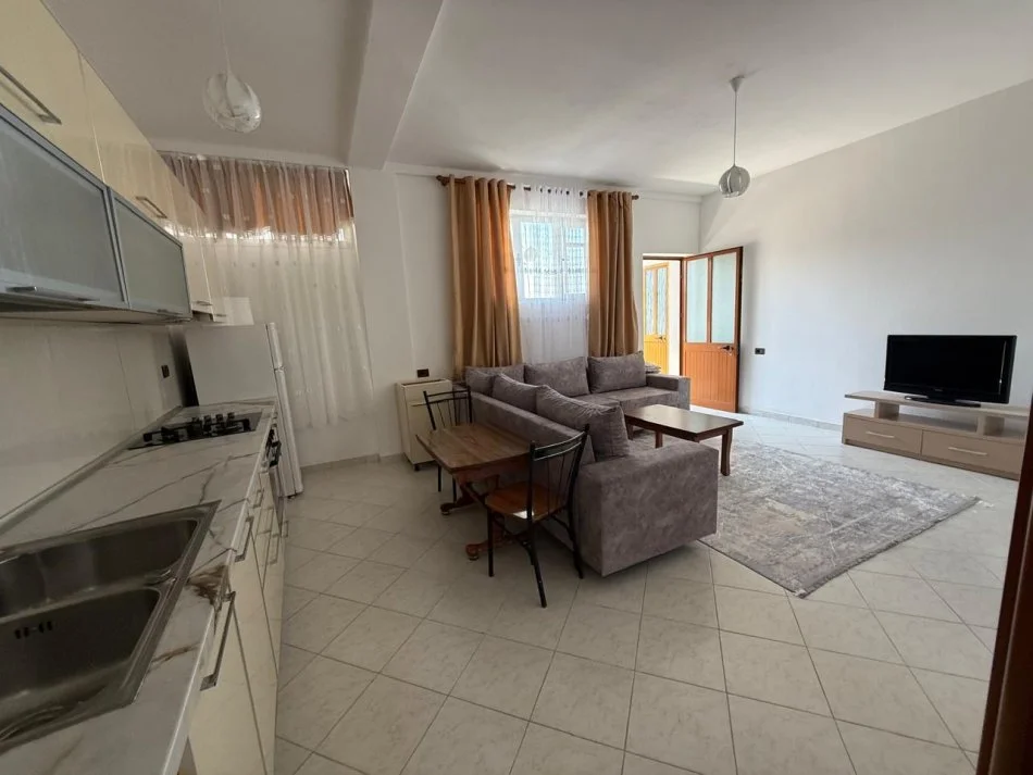 Tirane, jap me qera 1+1+Ballkon Kati 2, 450 € 