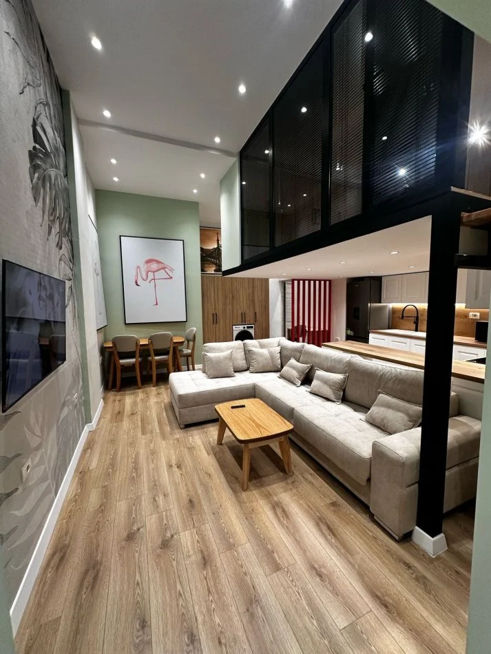 Tirane, shes apartament duplex 1+1 Kati 0, 55 m² 115.000 € (Bulevardi Bajram Curri)