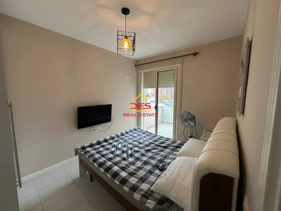 Vlore, jepet me qera apartament 2+1+Ballkon Kati 5, 120 m² 400 € (Rruga Misto Mele)