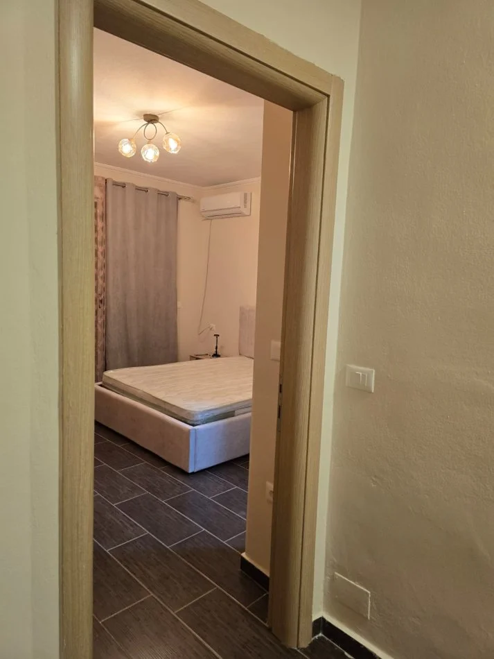 Tirane, jepet me qera apartament 2+1+Ballkon Kati 4, 90 m² 500 € 