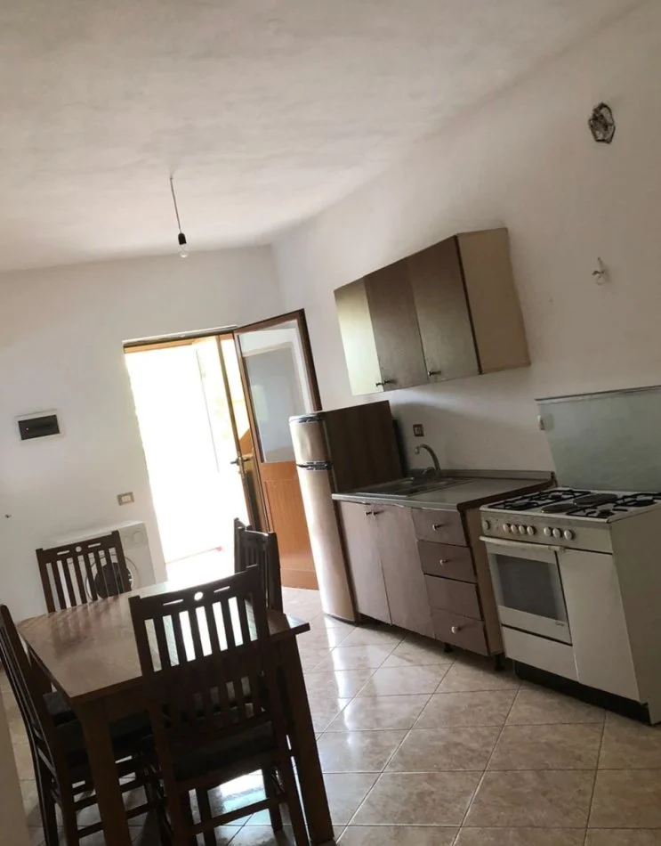 Tirane, jepet me qera apartament 1+1+Ballkon Kati 2, 80 m² 280 € (shkoze)