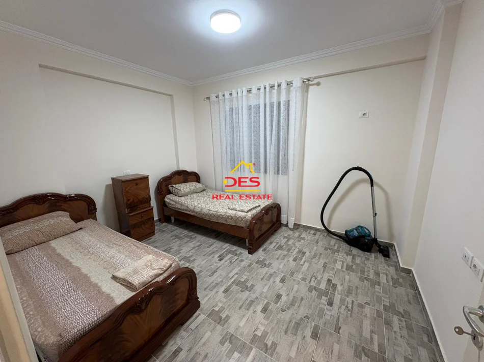 Vlore, jepet me qera apartament 2+1+Ballkon Kati 3, 110 m² 500 € (Rruga Çajupi)