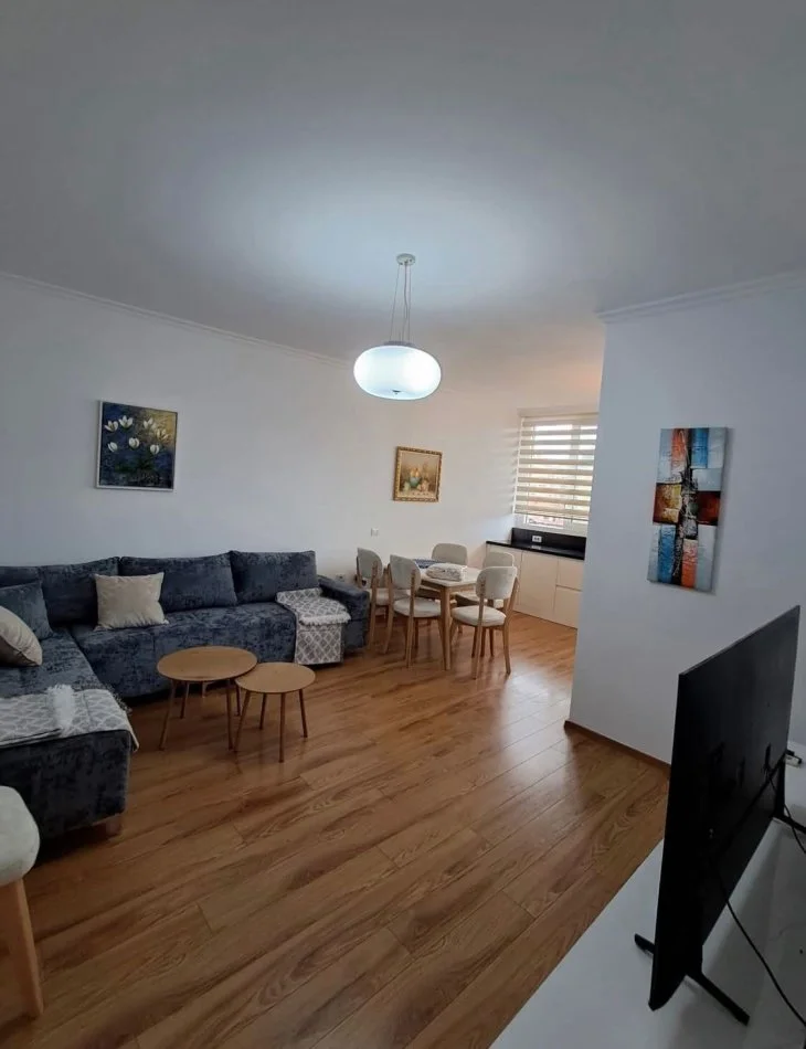Tirane, jepet me qera apartament 2+1+Ballkon Kati 5, 110 m² 1.250 € (Pazari Ri)