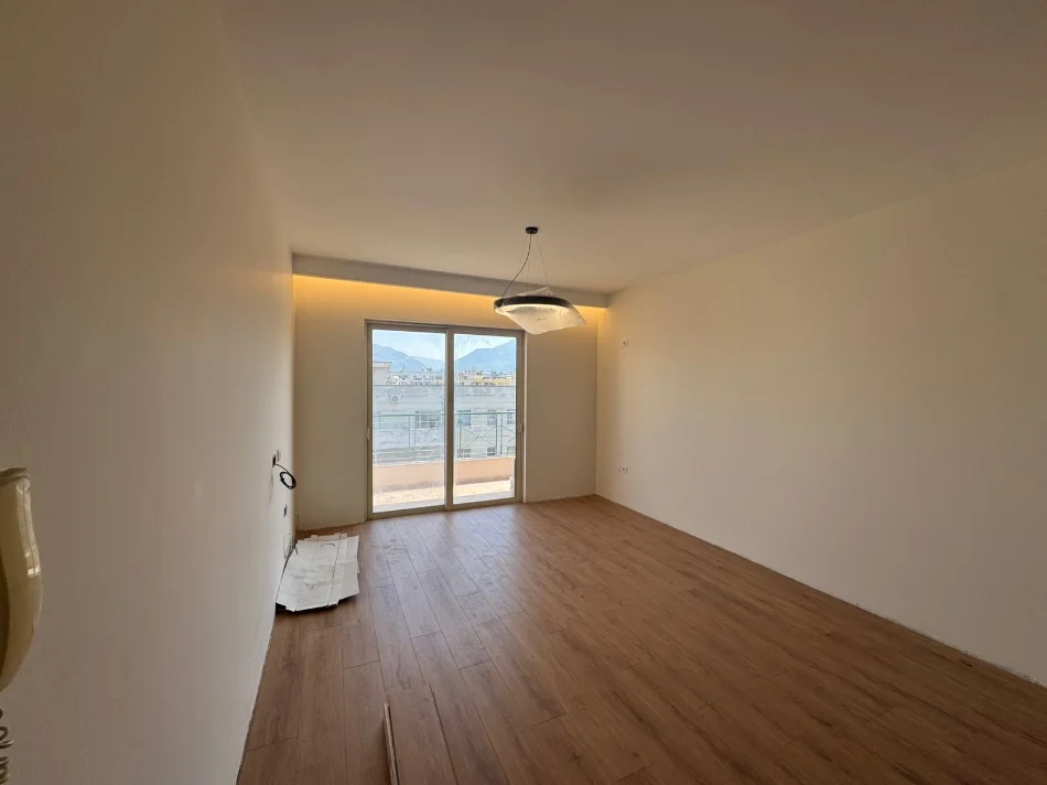 Tirane, shitet apartament 2+1+Ballkon Kati 7, 2 m² 