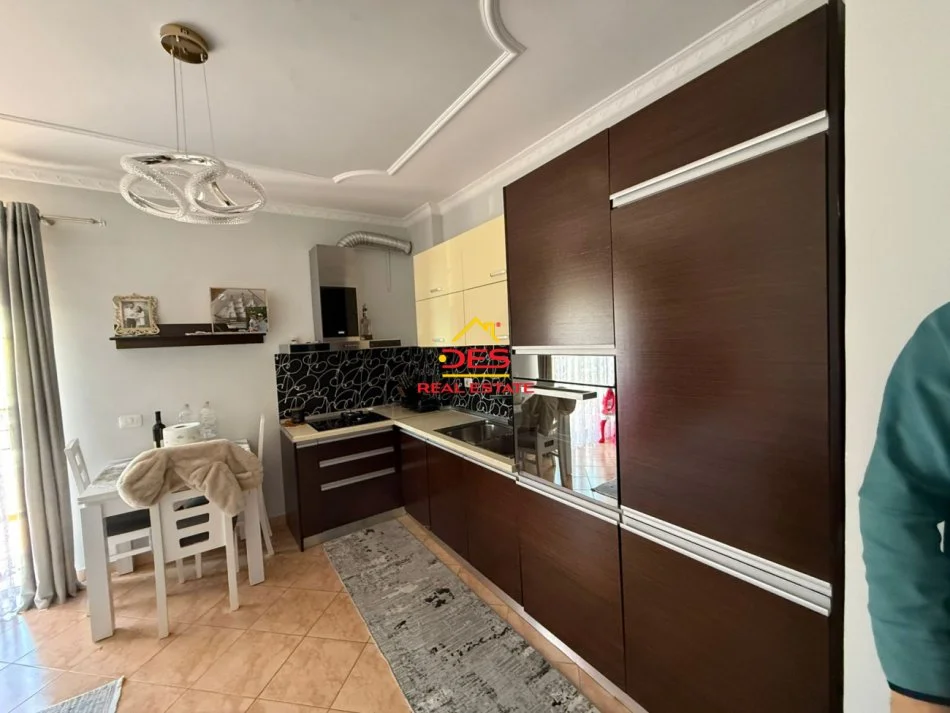 Vlore, shitet apartament 2+1+Ballkon Kati 7, 91 m² 145.000 € (Rruga Murat Tërbaçi)