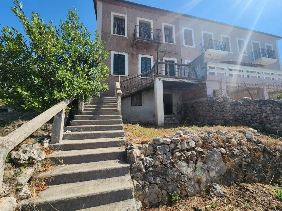 Dhermi - Palase, shitet shtepi 2 Katshe, 80 m² me Oborr 300m2, 260.000 € (Dhermi)