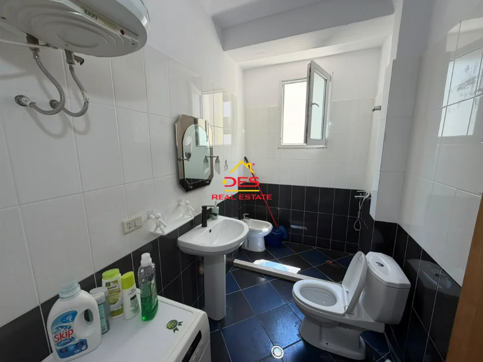 Vlore, jepet me qera apartament 1+1+Ballkon Kati 6, 70 m² 400 € (Lungomare)