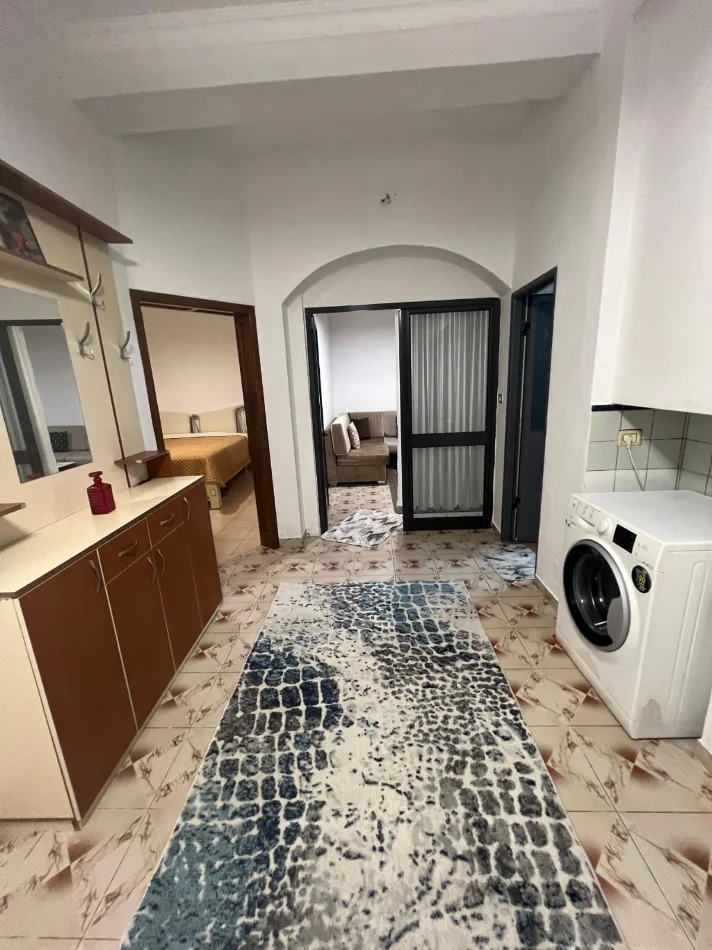 Tirane, jepet me qera apartament 1+1 Kati 1, 80 m² 400 € (5 Maji tek shkolla Tirana Jone)