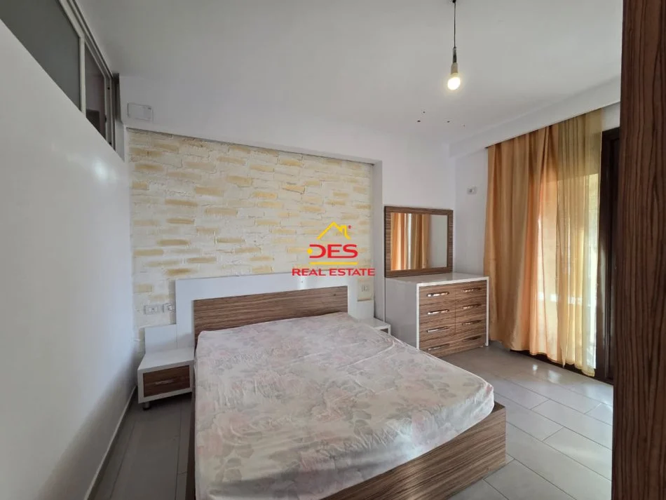 Vlore, jepet me qera apartament 2+1+Ballkon Kati 6, 95 m² 350 € (Rruga Demokracia)