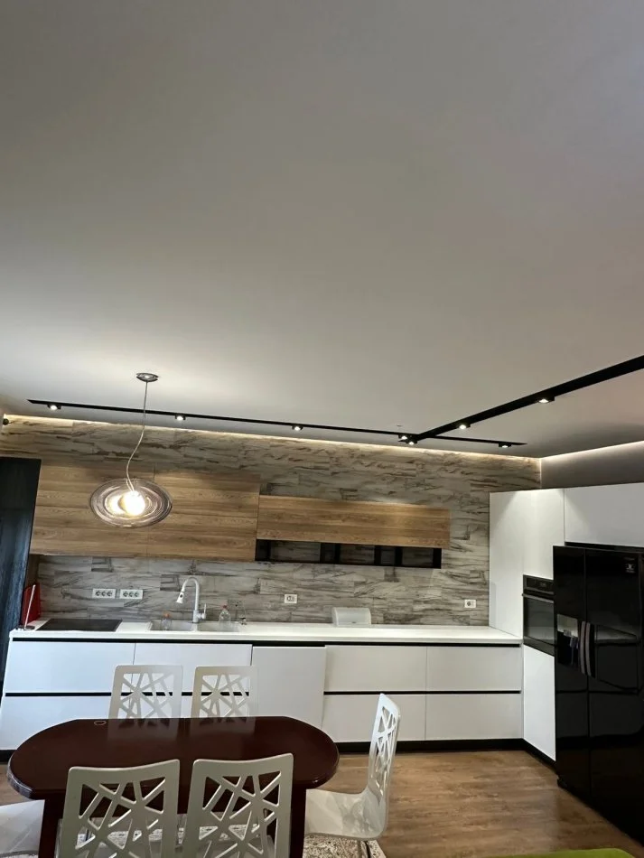 Tirane, shitet apartament 3+1+Ballkon Kati 7, 195 m² 210.000 € (Astiri)