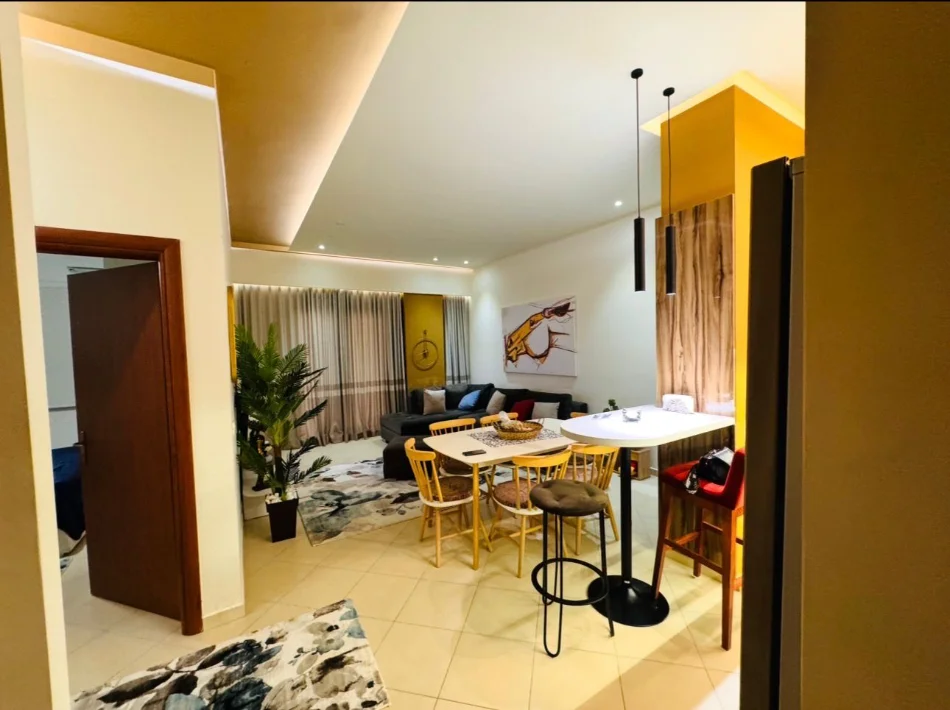 Tirane, jepet me qera 1+1 Kati 2, 70 m² 650 € 