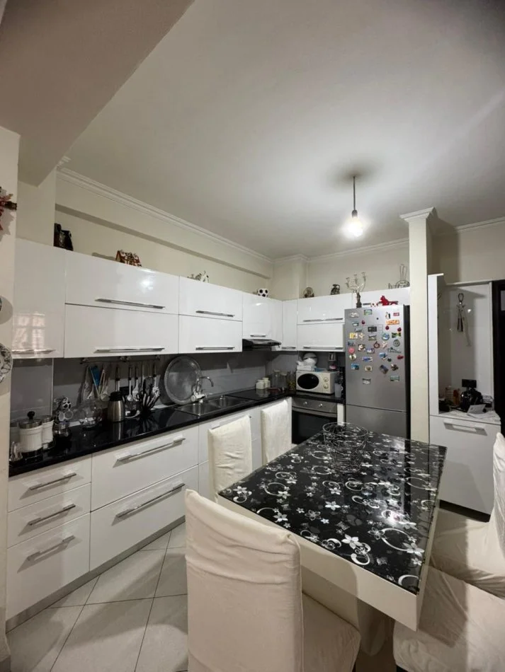 Tirane, jepet me qera apartament 2+1+Ballkon Kati 7, 90 m² 480 € (Astir)