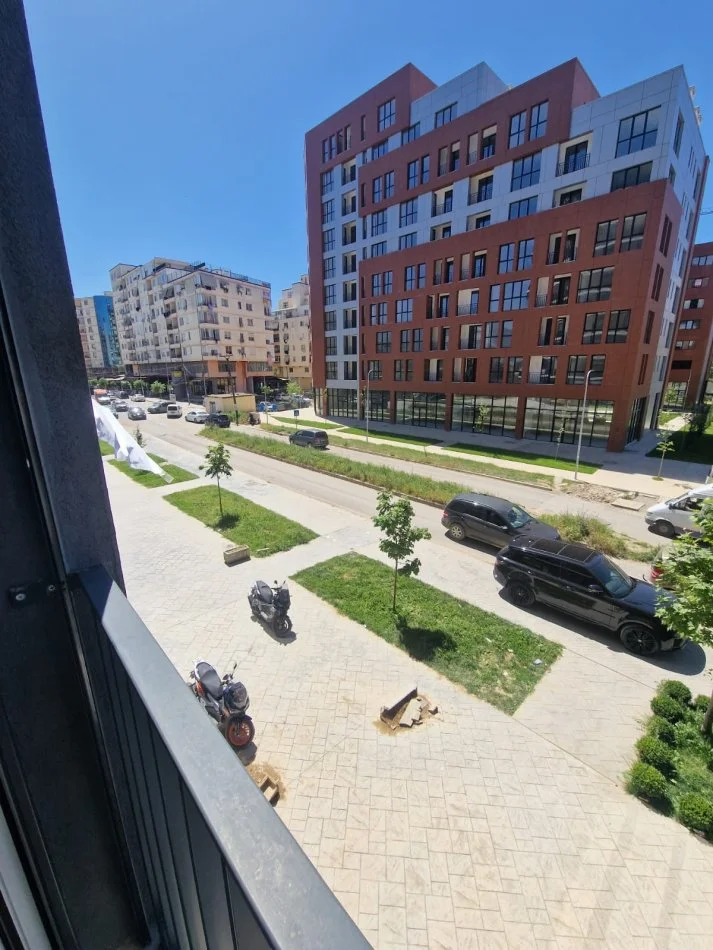 Tirane, jepet me qera zyre Kati 1, 80 m² 600 € (ASTIR KOMPLAKSI JOLLA)