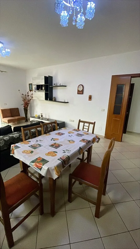 Tirane, jepet me qera apartament 1+1+Aneks+Ballkon Kati 2, 75 m² 360€ (Violeta Manushi)