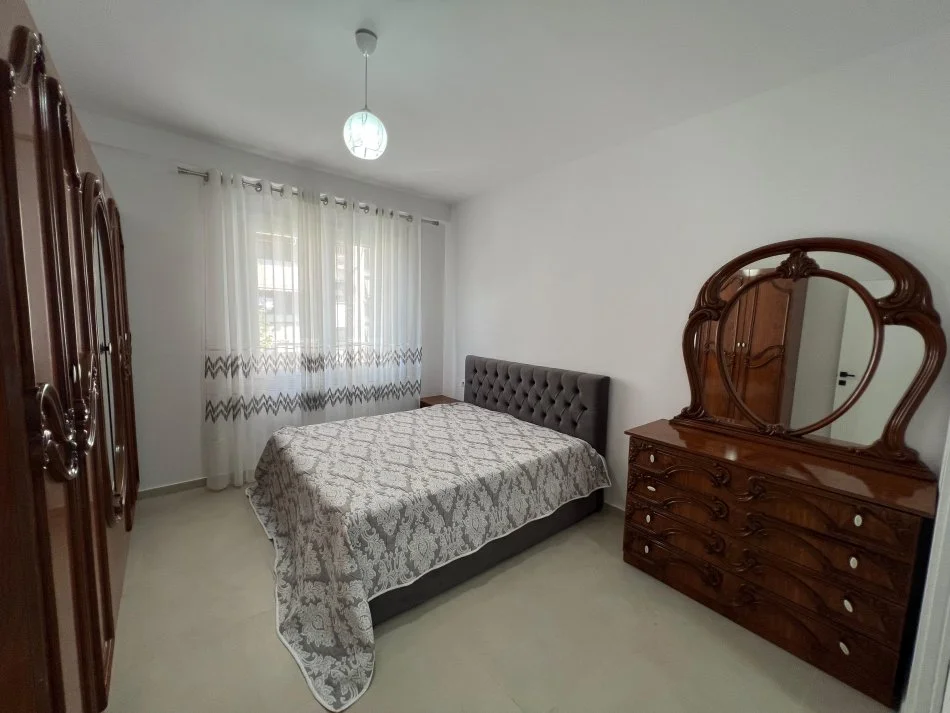 Tirane, jepet me qera apartament 2+1 Kati 3, 95 m² 600 € (Rruga 5 Maji)