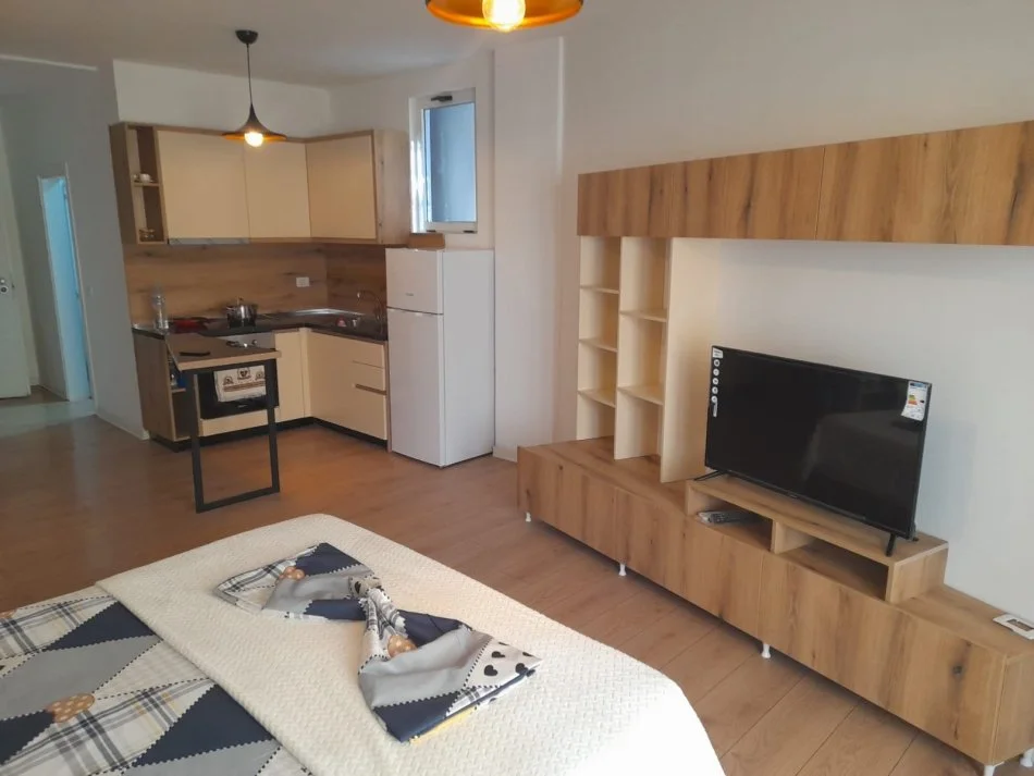 Tirane, jepet me qera garsonier 1+1 , 52 m² 370 € (Ndre Mjeda)