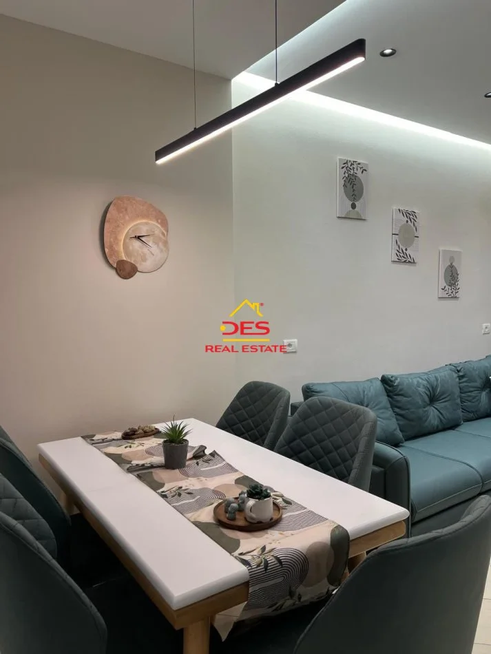 Vlore, jepet me qera apartament 2+1+Ballkon Kati 2, 115 m² 500 € (Rruga Jani Rexha)