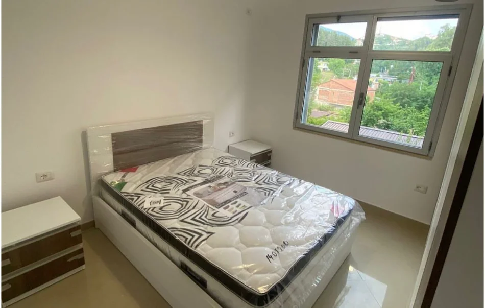 Tirane, jepet me qera apartament 2+1 Kati 3, 100 m² 400 € (shkoze)