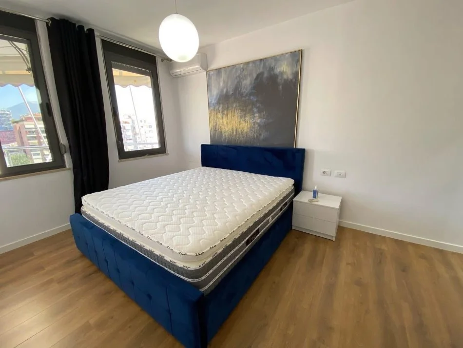 Tirane, jepet me qera apartament 2+1+Ballkon Kati 10, 100 m² 1.000 € 