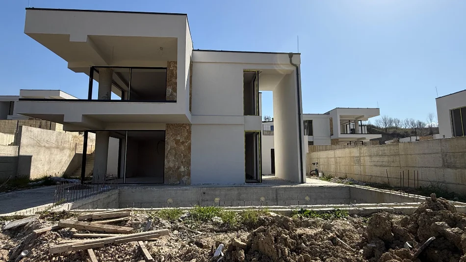 Tirane, shitet Vile , 300 m² 750.000 € (Farke Lisi i Arte)