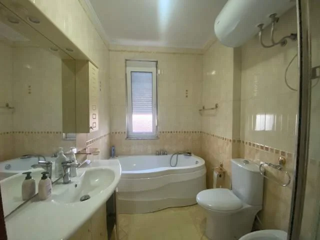 Tirane, jepet me qera apartament 2+1+A+BLK Kati 5, 105 m² 800 Euro (Sami Frasheri)