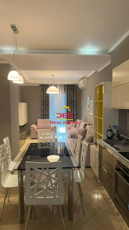 Vlore, shitet apartament 2+1+Ballkon Kati 1, 86 m² (Rruga dhimitër Konomi)