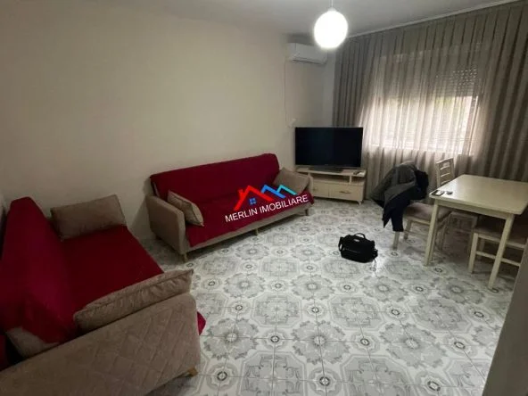 Tirane, jepet me qera apartament 1+1+Ballkon Kati 3, 50 m² 466 € (RRUGA KONGRESI I MANASTRIT,QSUT)