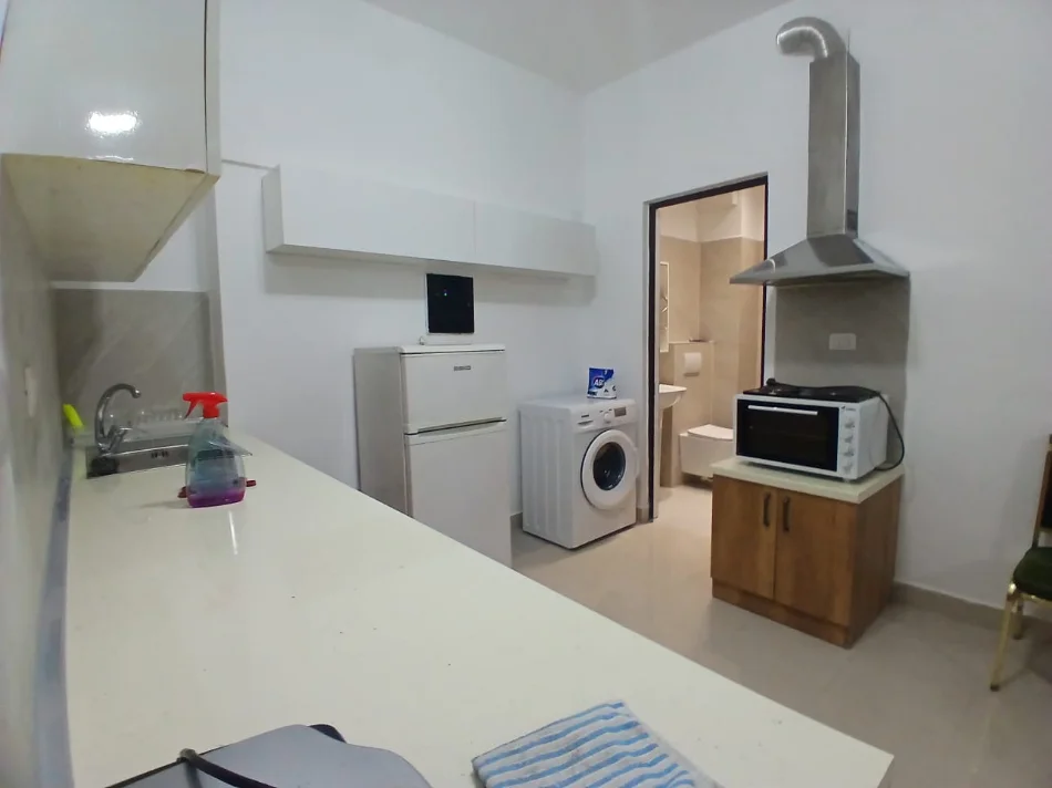Tirane, jepet me qera apartament 1+1 Kati 1, 56 m² 500 € (Don Bosko prane shkolles)