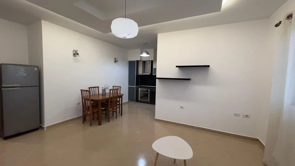 Tirane, jepet me qera apartament 1+1 , 85 m² 550 € 