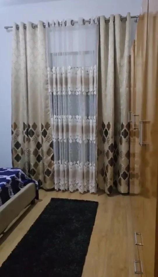 Tirane, jepet me qera apartament 2+1 Kati 1, 75 m² 480 € (rruga Marie Kraja)