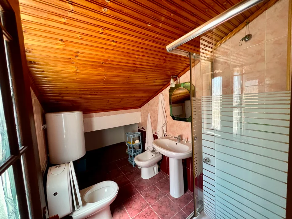 Tirane, jepet me qera apartament 3+1+Ballkon Kati 4, 130 m² 600 € (Pazari i ri)