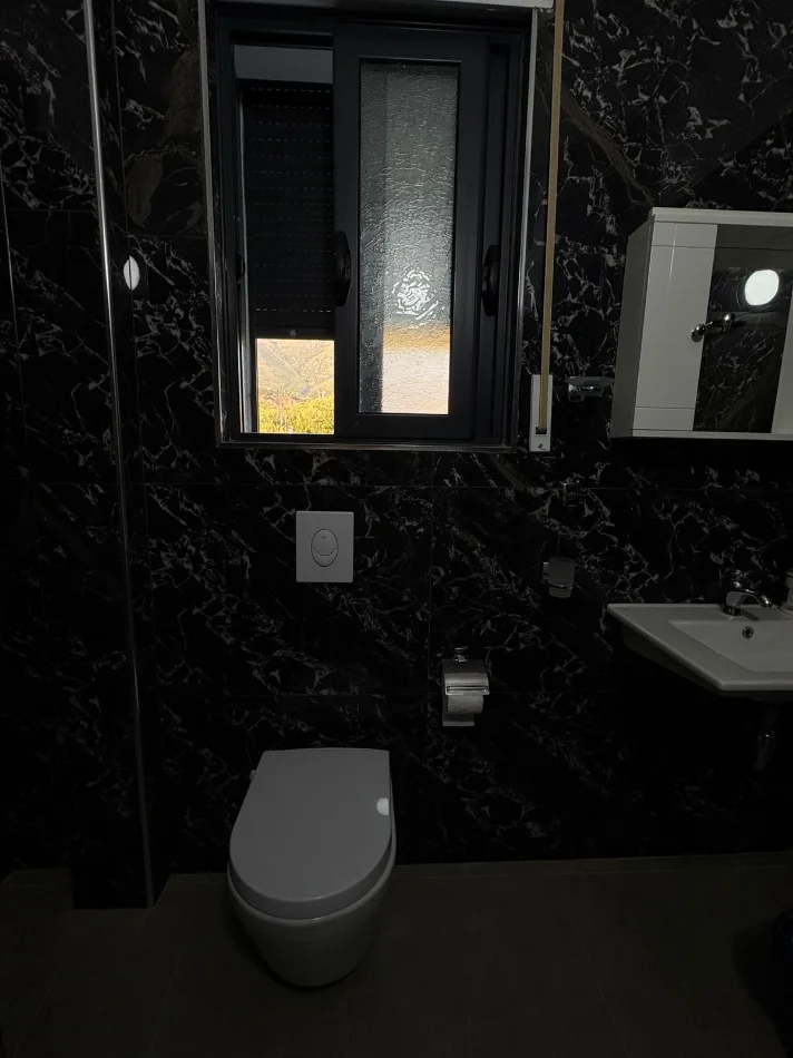 Vlore, jepet me qera 1+1 Kati 2, 65 m² 70 € (Radhime)