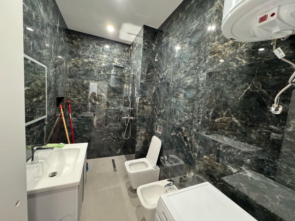 Tirane, jepet me qera apartament 2+1 Kati 1, 100 m² 750 € (ish fusha e aviacionit)