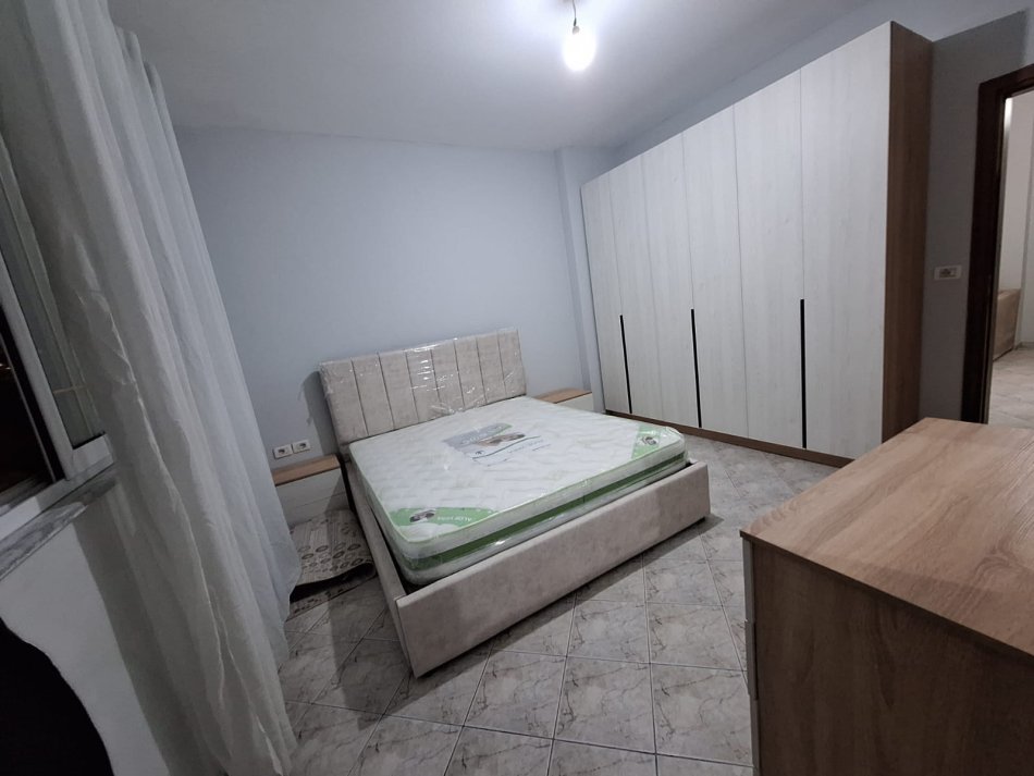 Tirane, jepet me qera apartament 1+1 Kati 3, 65 m² 350 € (Ali Shefqeti)
